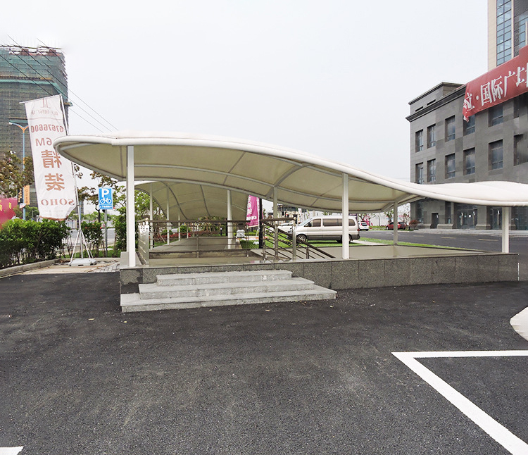 地下出入口雨棚安装